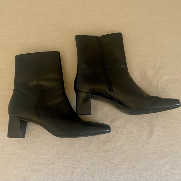 Talbots heeled black boots in size 8 M - Picture 2 of 7